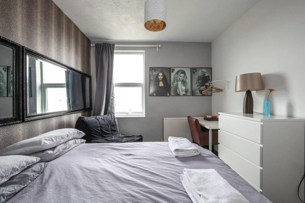 Large Modern Apartment With Garden Sleeps 10 Guests London Exterior photo