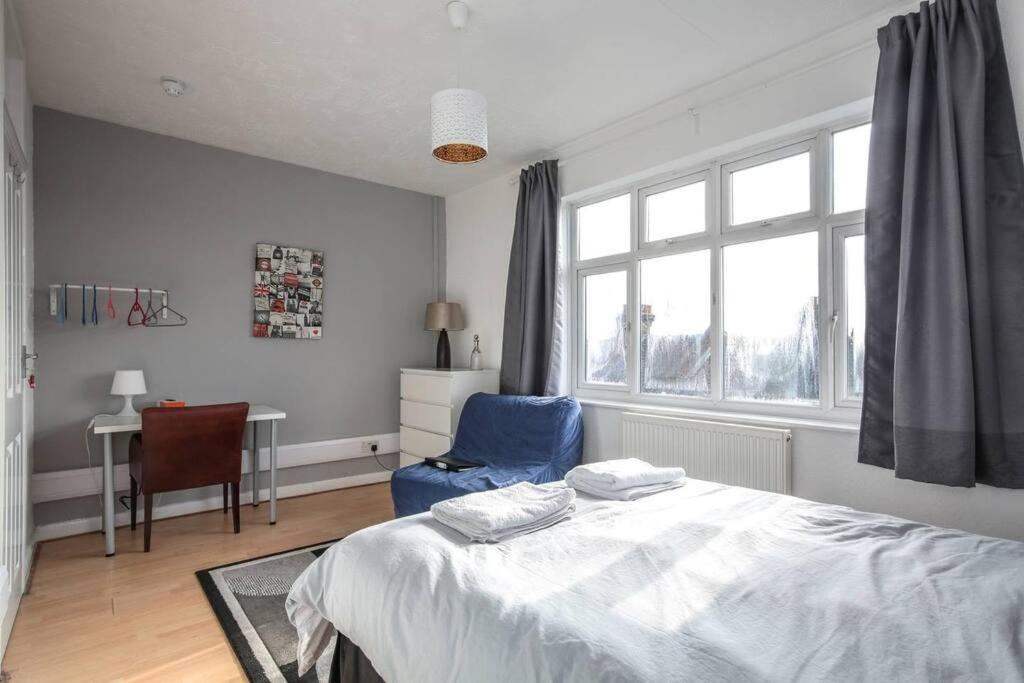 Large Modern Apartment With Garden Sleeps 10 Guests London Exterior photo