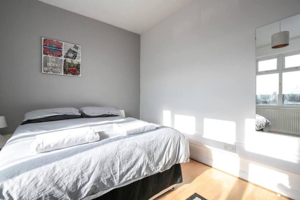 Large Modern Apartment With Garden Sleeps 10 Guests London Exterior photo