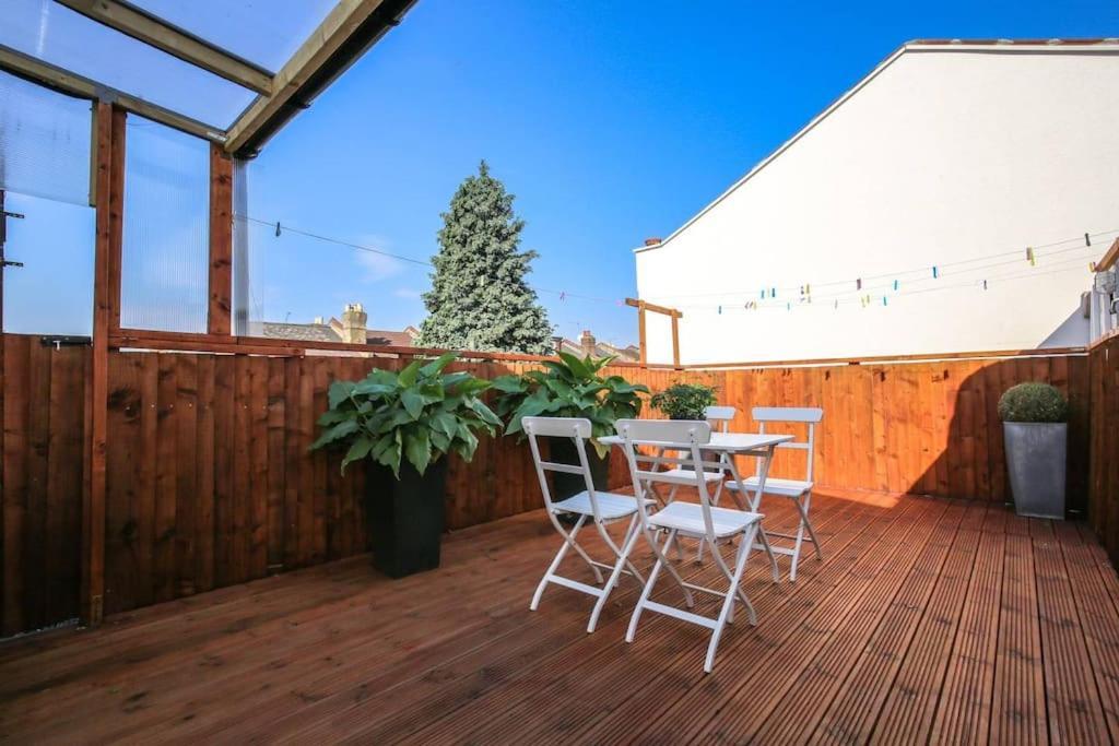 Large Modern Apartment With Garden Sleeps 10 Guests London Exterior photo
