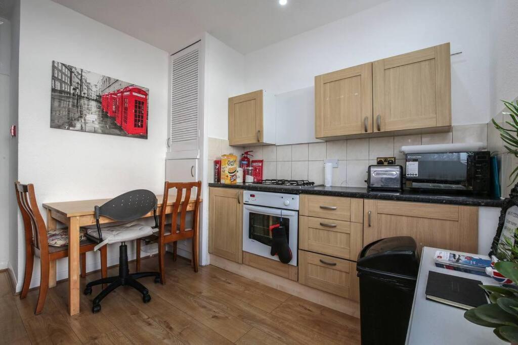 Large Modern Apartment With Garden Sleeps 10 Guests London Exterior photo